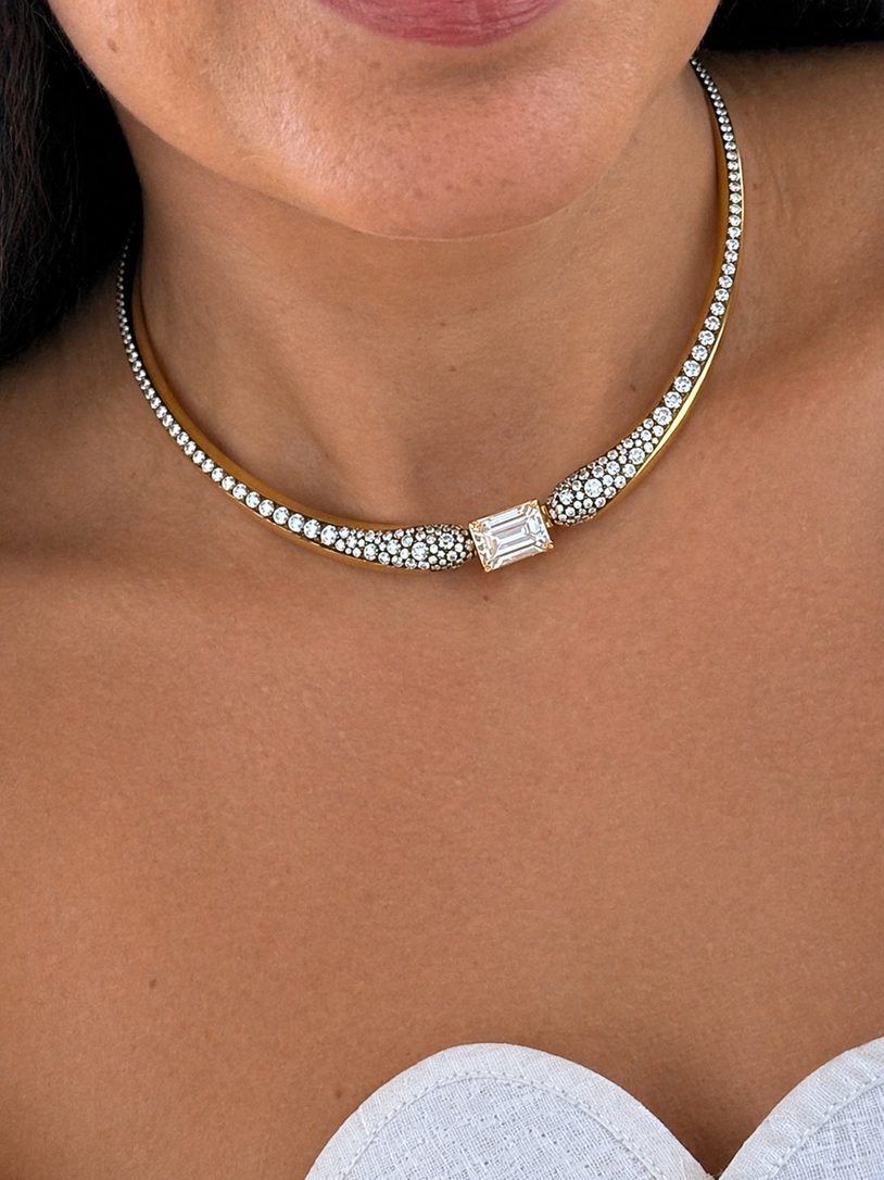 Model wearing the Ravello torque collar at the neck